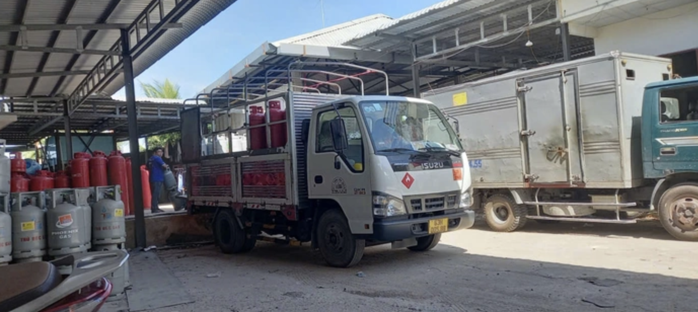 Găm hàng gas, xăng dầu, chủ cửa hàng bị xử lý ra sao? 1 Găm hàng gas, xăng dầu, chủ cửa hàng vi phạm ra sao? - Ảnh 1.