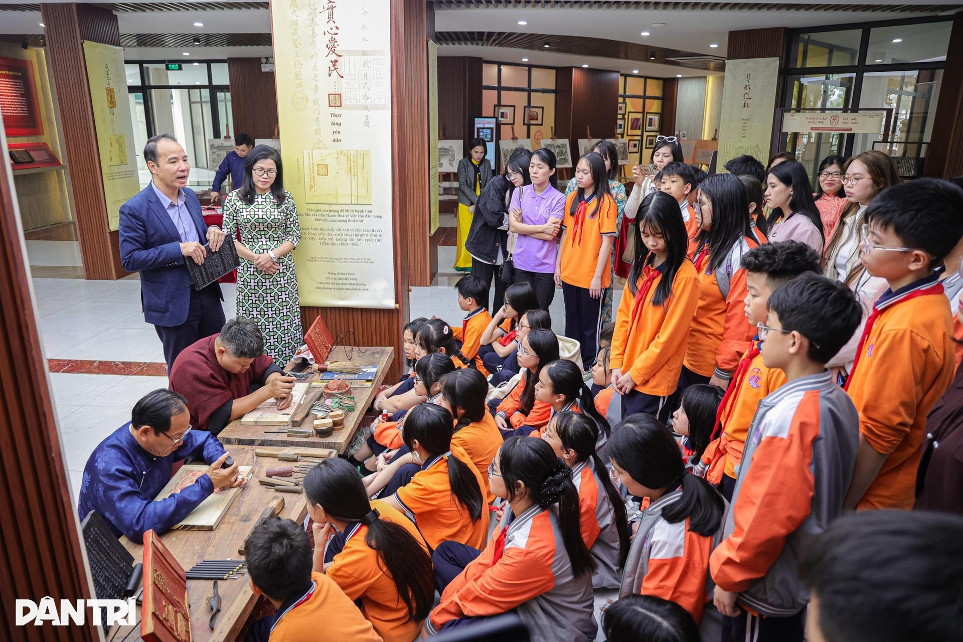 Gần 1.000 người đến “Thưởng lãm Châu phê - Lưu dấu Mộc bản” tại Hà Nội - 5