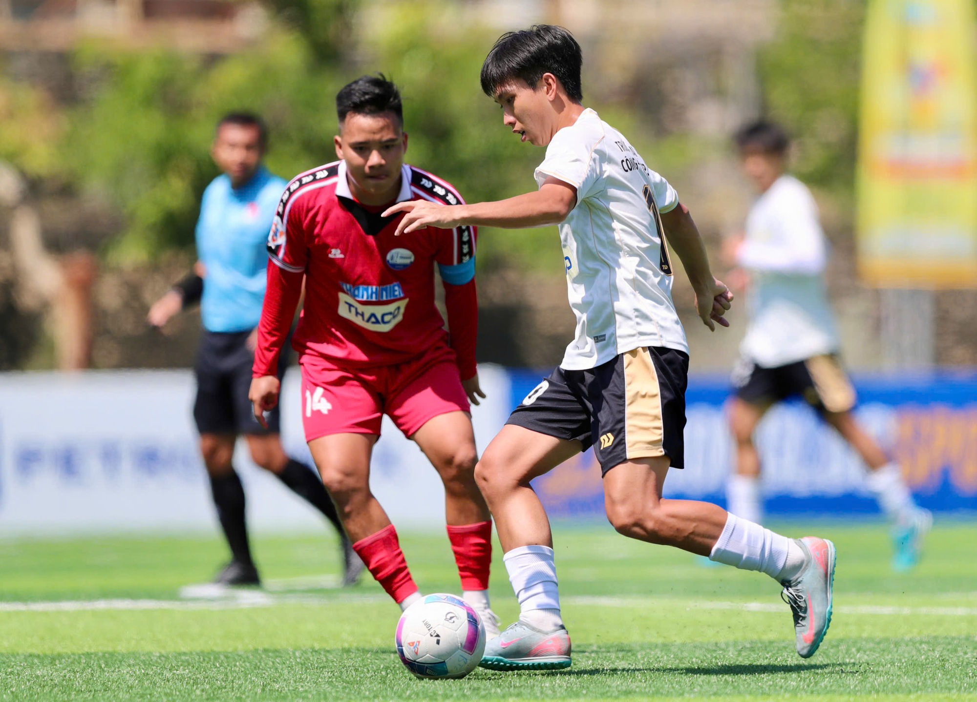 Gay cấn cuộc đua danh hiệu cá nhân- Ảnh 1.