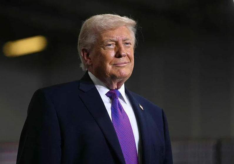 Giá dầu vượt 100 USD/thùng, ông Trump khẳng định 'sẽ giảm mạnh' - Ảnh 1.