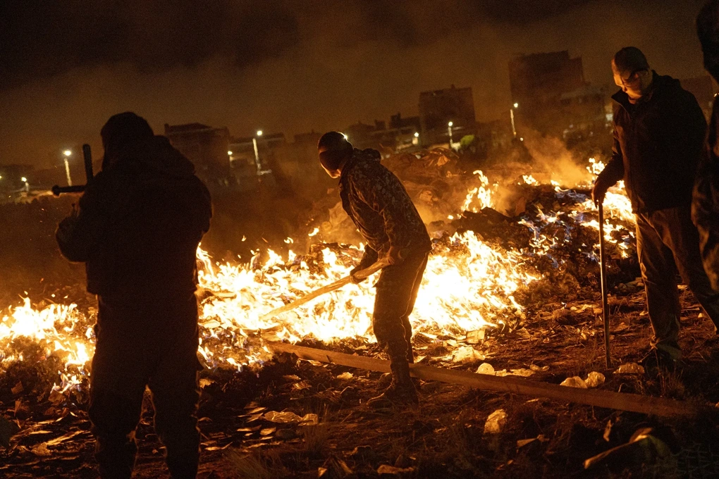 Giá nhôm vọt đỉnh, thị trường kim loại rúng động vì xung đột vùng Vịnh - 1