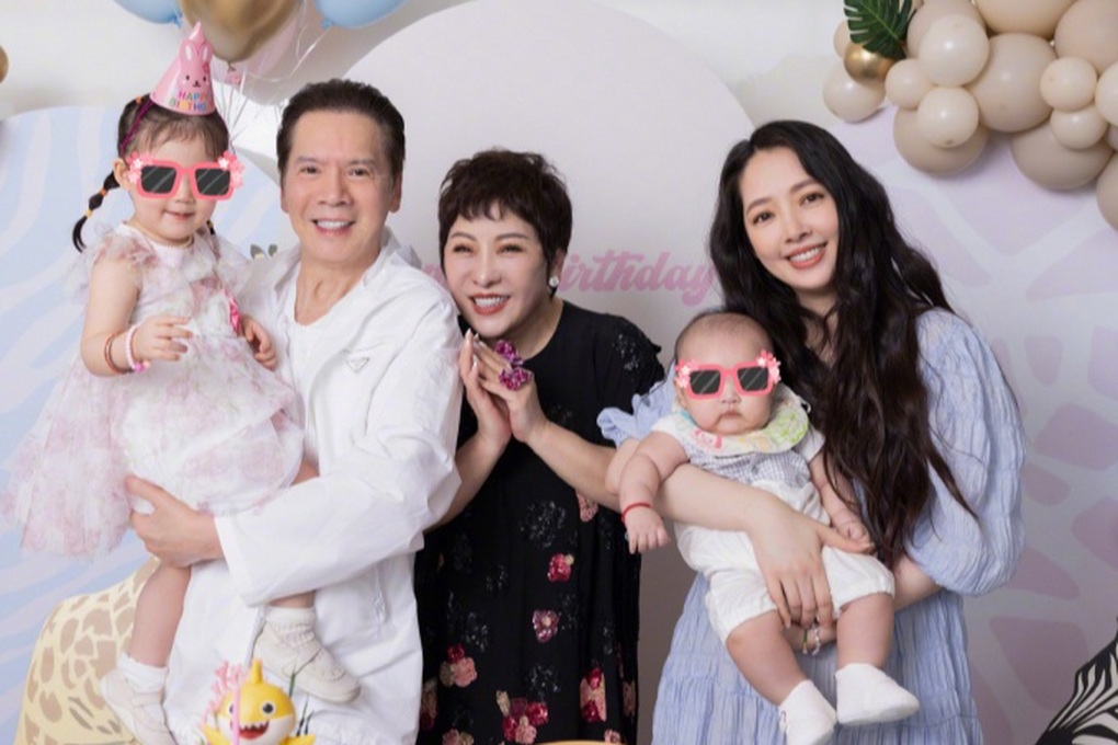 Gia tộc quyền lực Hong Kong dậy sóng vì giao hết tài sản cho con dâu - 1