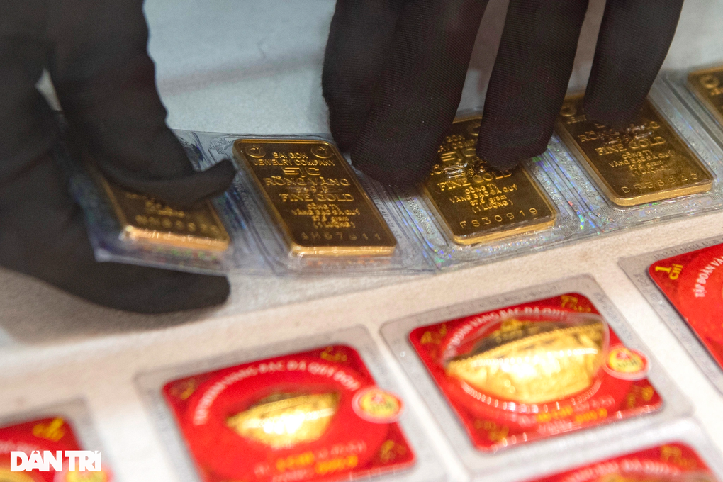 Giá vàng SJC rớt gần 9 triệu đồng chỉ sau hai phiên giao dịch - 1