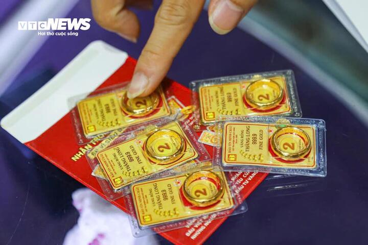 Giá vàng giảm liên tục, có nên mua?- Ảnh 1.