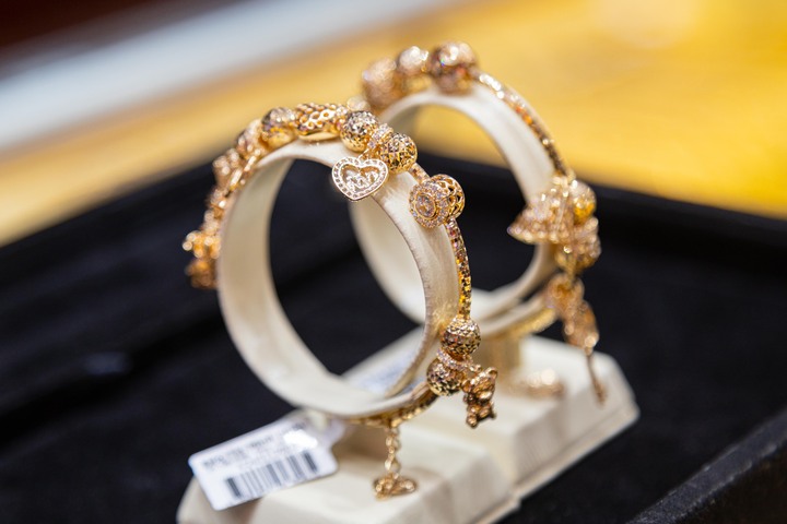 Giá vàng hôm nay 6/3: Cắm đầu giảm- Ảnh 1.