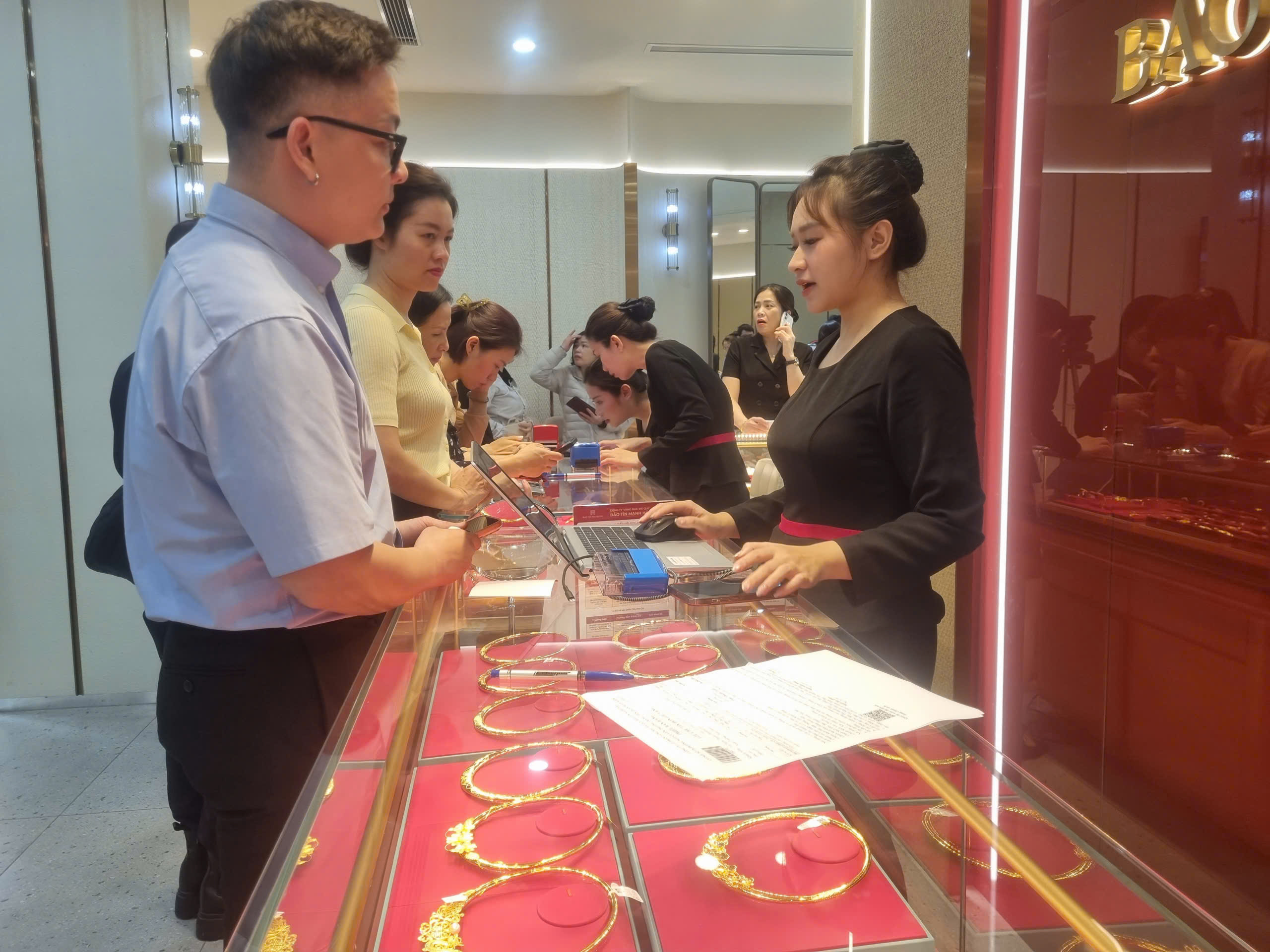 Giá vàng bất động, giá bạc giảm thêm, đã đến lúc 'bắt đáy'? - Ảnh 2.