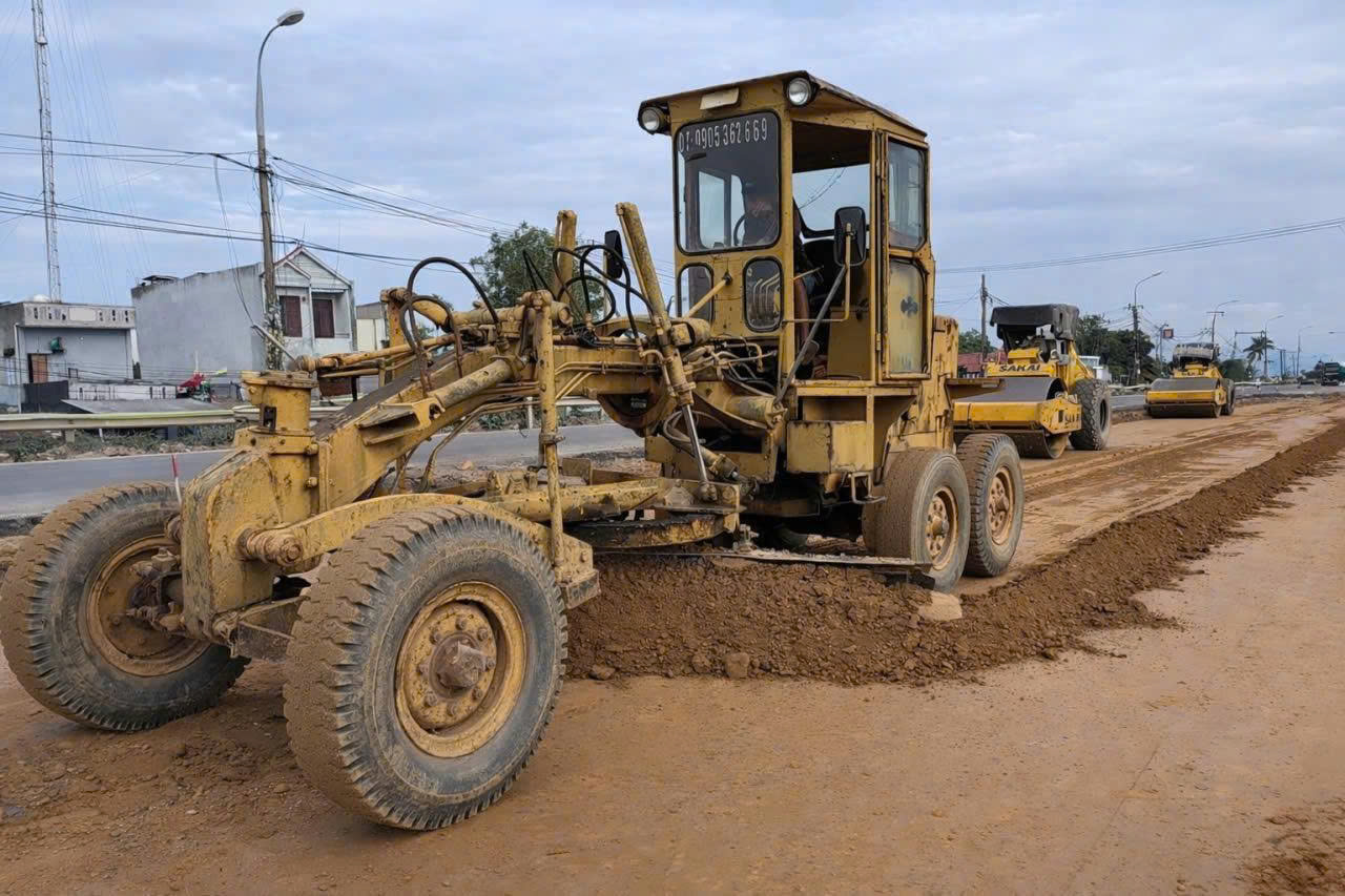 Giá vật liệu leo thang, mặt bằng ‘xôi đỗ’ làm khó nhà thầu - Ảnh 1.