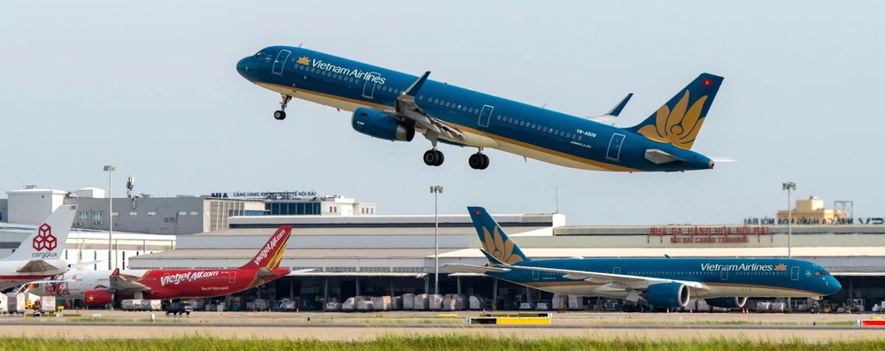 Ngành hàng không chịu sức ép lớn từ giá xăng tăng cao. Ảnh: V.LONG Bo-xay-dung-.jpg
