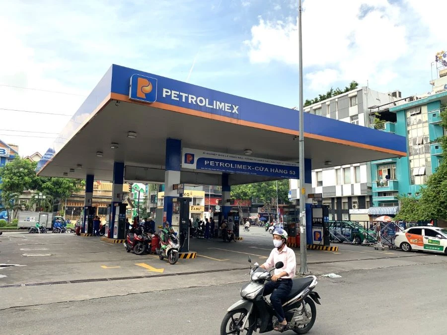 Giá xăng dầu trong nước liên tục tăng do ảnh hưởng xung đột ở Trung Đông. Ảnh: CTV giá dầu.jpg