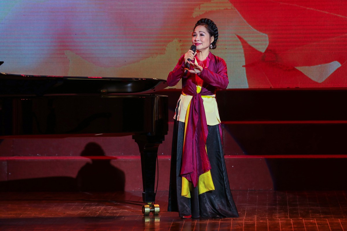 Nữ NSND duy nhất được giới thiệu ứng cử đại biểu Quốc hội khoá XVI: Giám đốc Nhà hát nhận bằng khen Thủ tướng, sự nghiệp cả nước ngưỡng mộ- Ảnh 3.