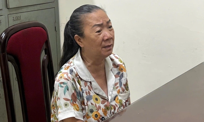 Bà Hạnh Sự khi bị bắt hồi tháng 7/2025 trong vụ án cưỡng đoạt tài sản. Ảnh: Ngọc Bích