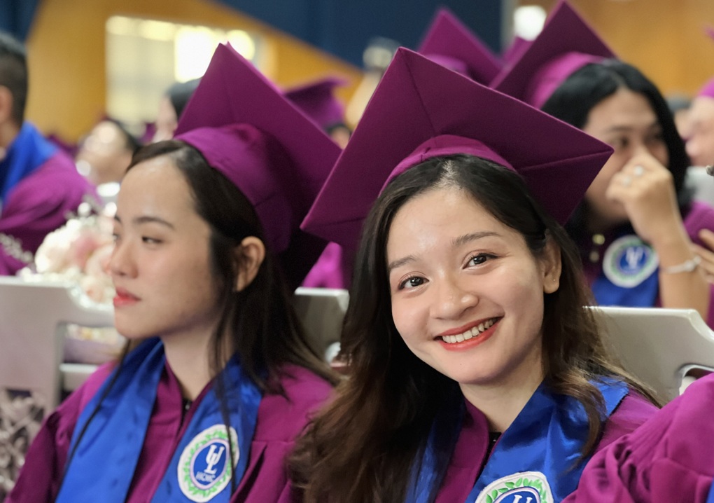 Giảng viên đại học buộc phải có bằng tiến sĩ?  - 1