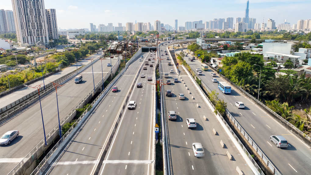 Giao thông hoàn thiện, khu Đông được kỳ vọng trở thành trung tâm kết nối mới của TPHCM - 1