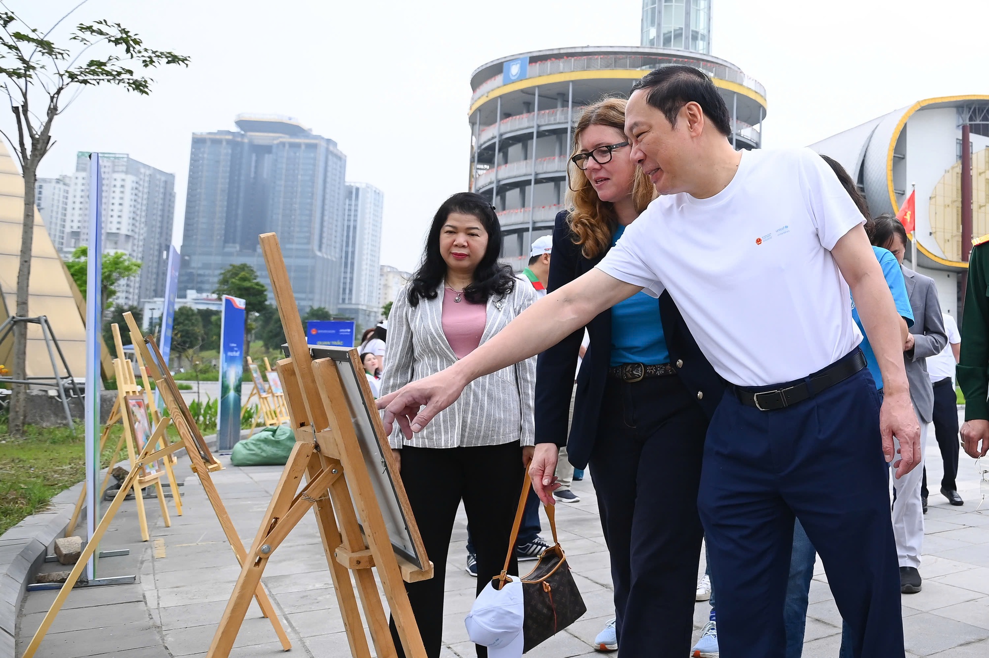 Giờ Trái đất 2026 lan tỏa thông điệp 'Sáng tạo xanh, tương lai xanh'   - Ảnh 1.