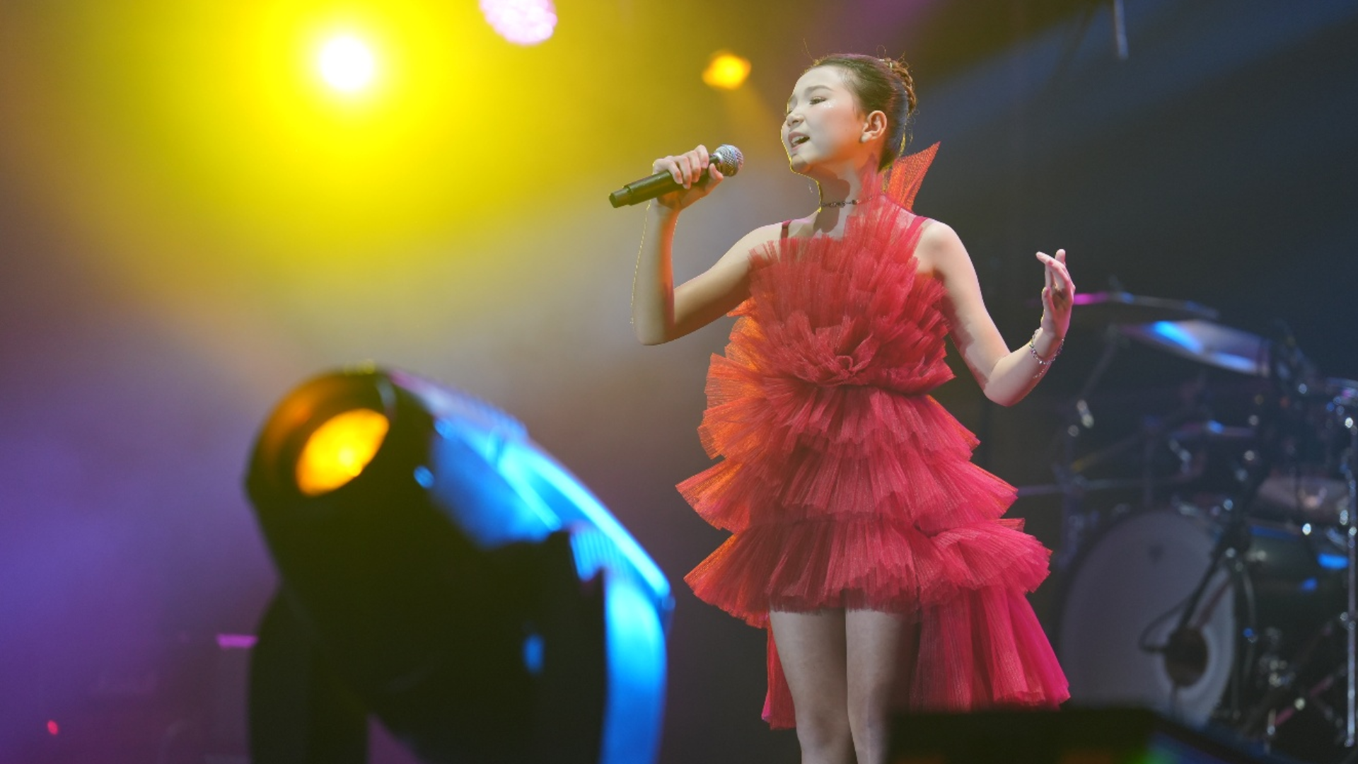 Emily Wagner có bố là người Đức và mẹ là người Việt Nam, 8 tuổi bắt đầu được gia đình định hướng theo con đường nghệ thuật chuyên nghiệp