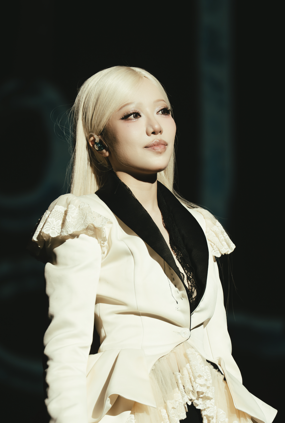 Giữa Một Vạn Tour của Phùng Khánh Linh: Nhỏ mà có võ- Ảnh 1. Giữa Một Vạn Tour của Phùng Khánh Linh: Nhỏ mà có võ- Ảnh 1.