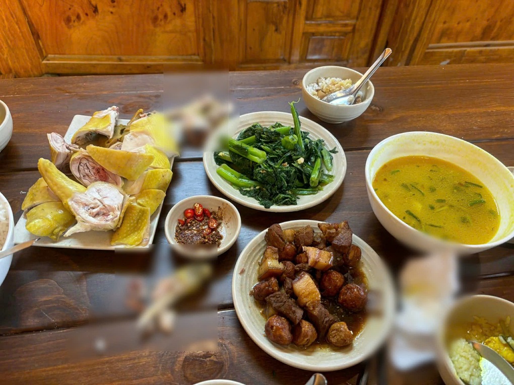 Gọi mâm cơm 4 món ăn trưa ở Hà Giang, khách kêu đắt vì mức giá 920.000 đồng - 1