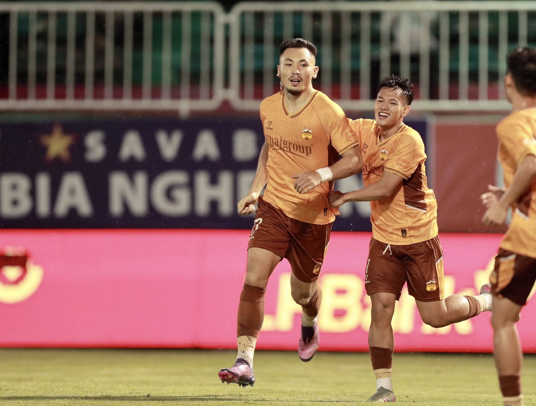 Lịch thi đấu V-League mới nhất: HAGL gặp khó trên sân nhà, ông Vũ Tiến Thành cùng Ninh Bình dễ thắng- Ảnh 1.