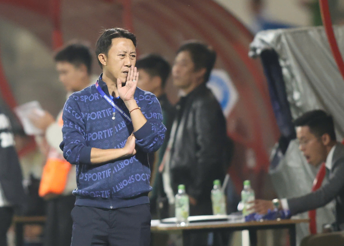 HLV Nguyễn Thành Công trong trận PVF-CAND thua Nam Định 0-1 ở vòng 15 V-League 2025-2026, trên sân PVF ở Hưng Yên ngày 8/3/2026. Ảnh: VPF