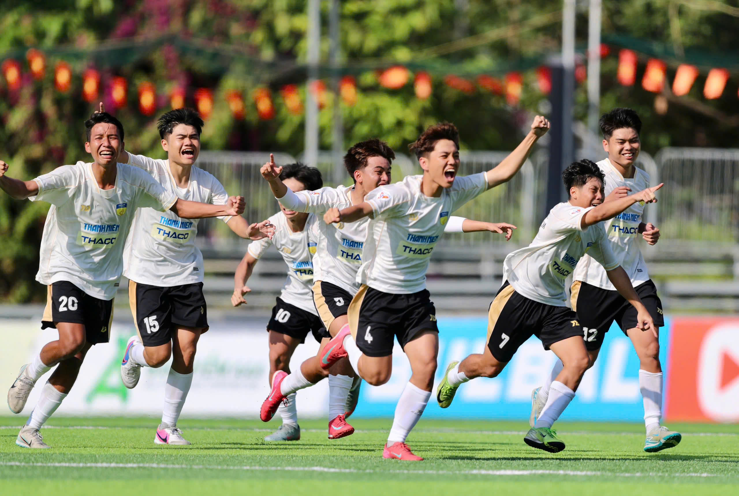 HUTECH tạo bất ngờ, chủ nhà dừng bước- Ảnh 1.