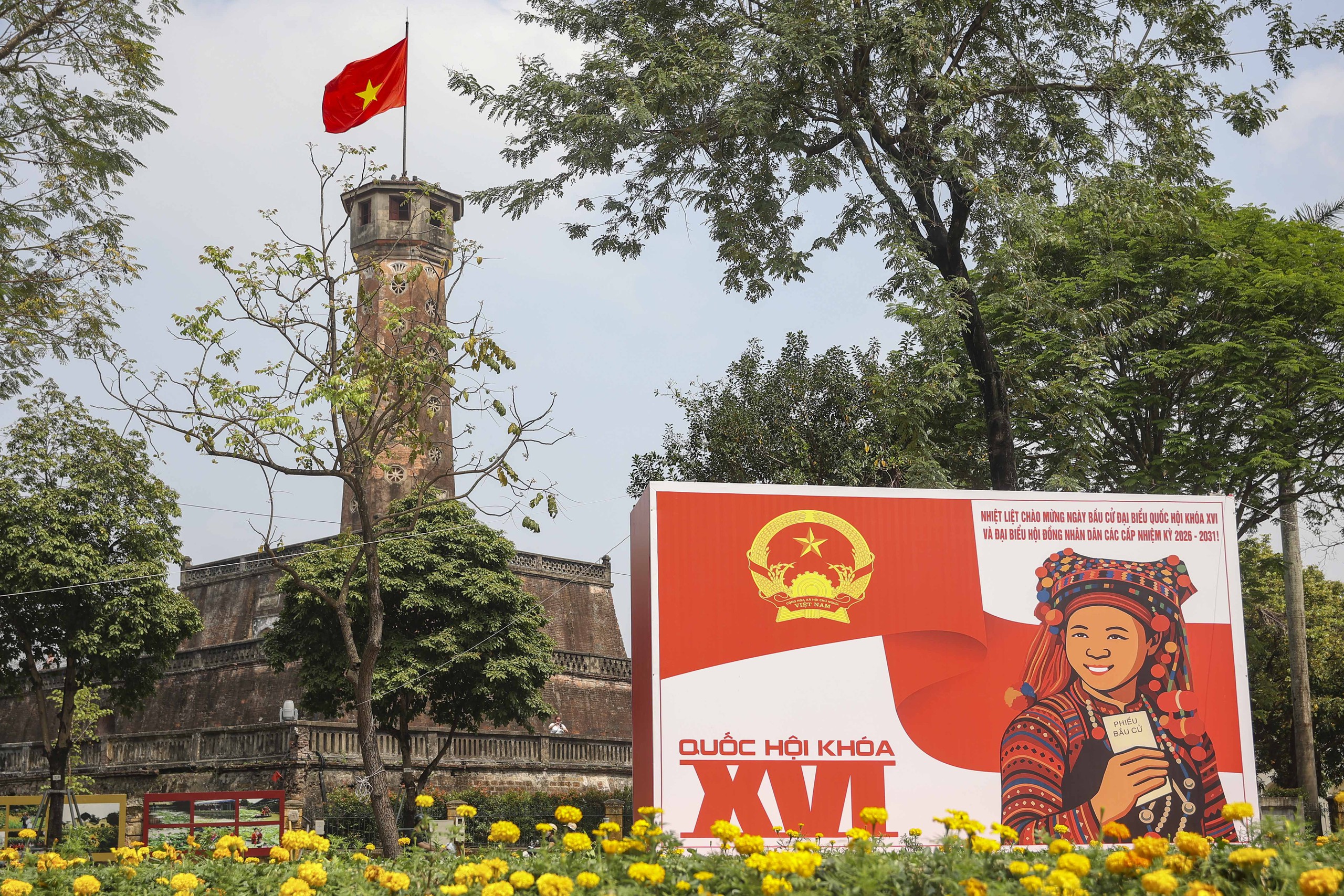 Bộ Chính trị: Đưa Hà Nội thành thủ đô hạnh phúc cao trên thế giới - Ảnh 1.