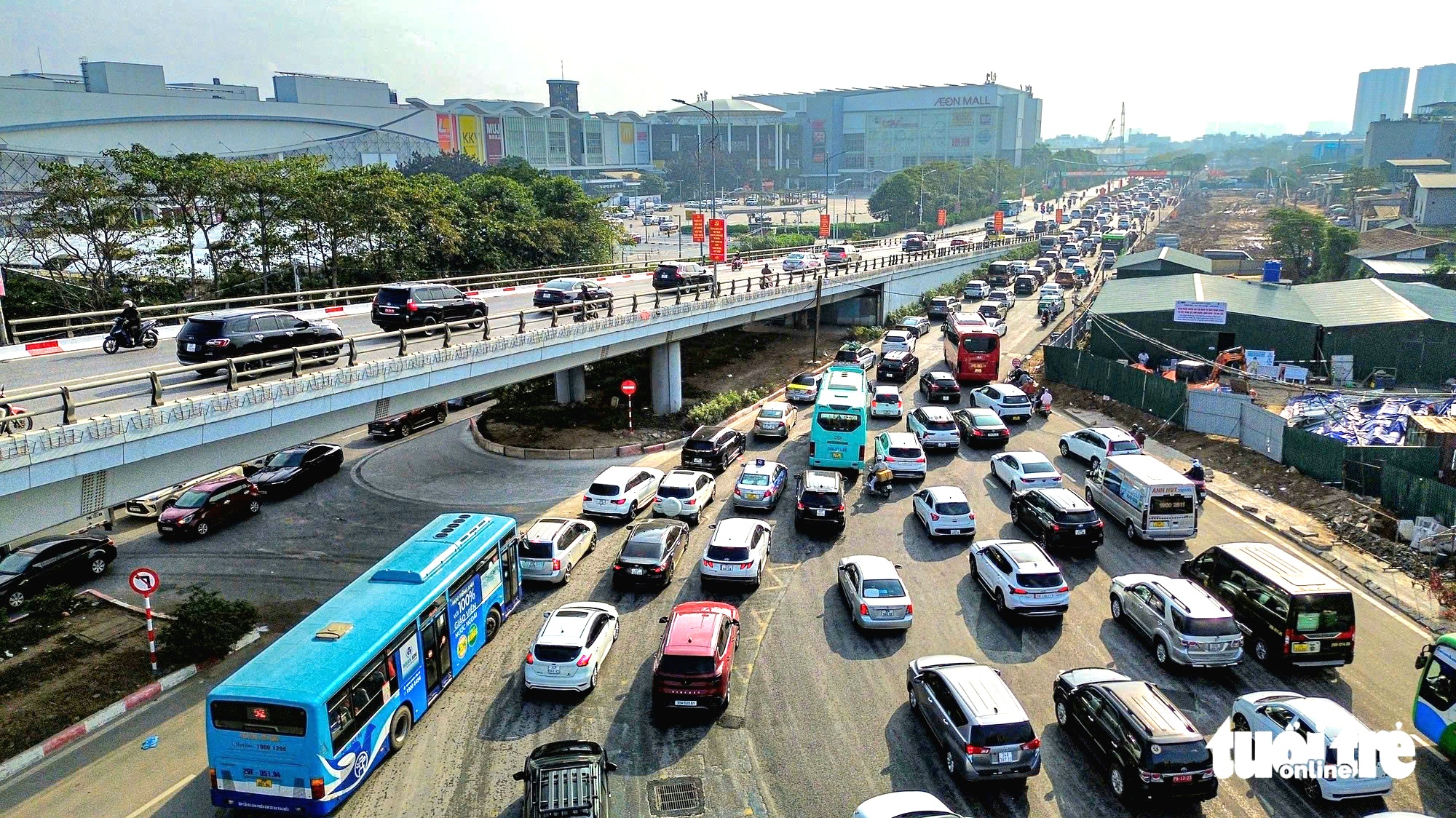 Hà Nội rào chắn nhiều nơi trên đường Đàm Quang Trung, Cổ Linh để thi công hầm kín, hầm hở 1 Hà Nội rào chắn nhiều nơi trên đường Đàm Quang Trung, Cổ Linh để thi công hầm kín, hầm hở - Ảnh 1.