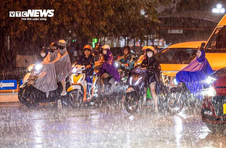 Dự báo thời tiết ngày 1/3: Hà Nội trưa chiều nắng ráo, chiều tối mưa rào cục bộ- Ảnh 1.