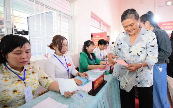 Hà Tĩnh công bố danh sách 58 người trúng cử đại biểu HĐND tỉnh - Ảnh 2.