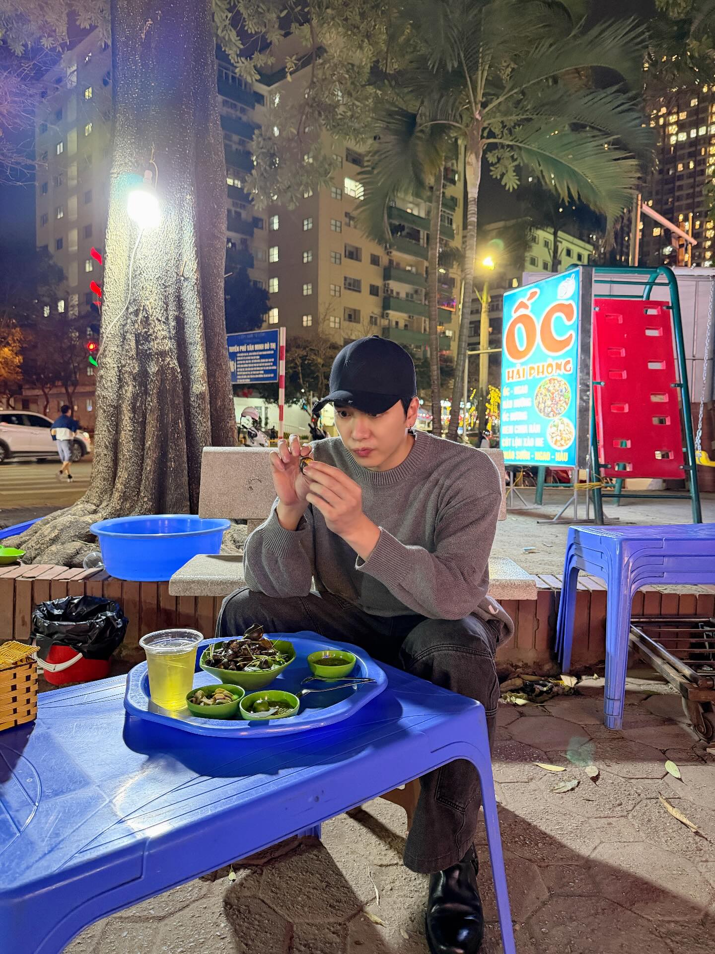 1 Anh Trai hớt hải bỏ chạy khỏi concert, khoảnh khắc nằm trong phòng khám khiến ai cũng hoang mang- Ảnh 1. 1 Anh Trai hớt hải bỏ chạy khỏi concert, khoảnh khắc nằm trong phòng khám khiến ai cũng hoang mang- Ảnh 1.