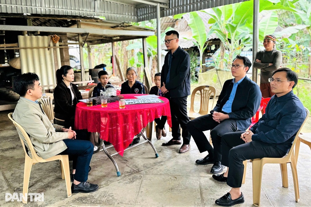 Hai anh em mồ côi bố ở Hà Tĩnh được giúp đỡ hơn 227 triệu đồng - 1