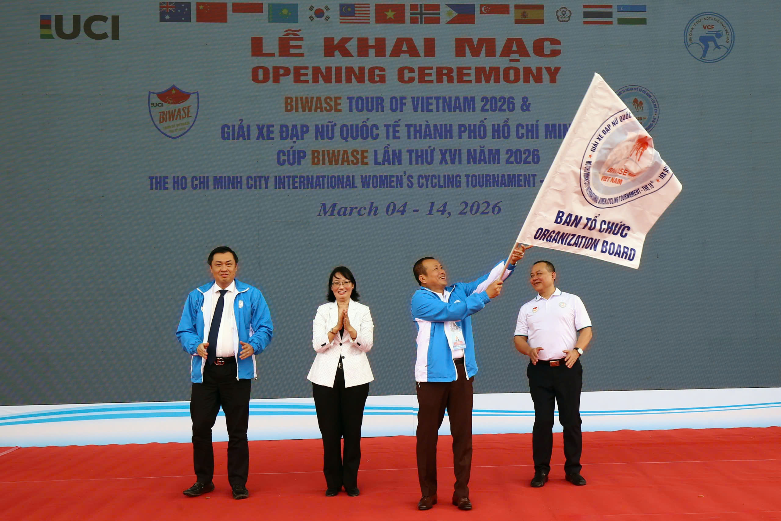 Hai tay đua ngoại tạo bất ngờ 1 Khai màn UCI Biwase Tour of Vietnam 2026: Hai tay đua ngoại tạo bất ngờ, Nguyễn Thị Thật về thứ ba - Ảnh 1.