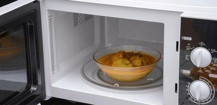 Hâm lại thức ăn thừa: Làm sao để an toàn mà vẫn ngon như mới? 1 Hâm nóng thức ăn thừa đúng cách là bước quan trọng để bảo vệ sức khỏe gia đình