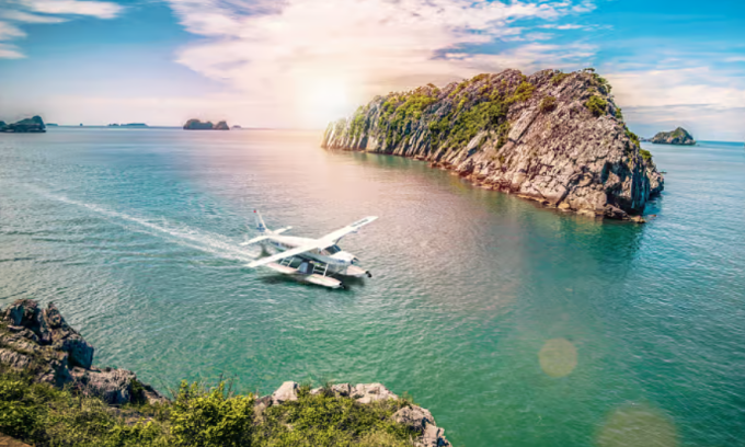 Một thủy phi cơ của Hải Âu tại vịnh Hạ Long. Ảnh: TMG