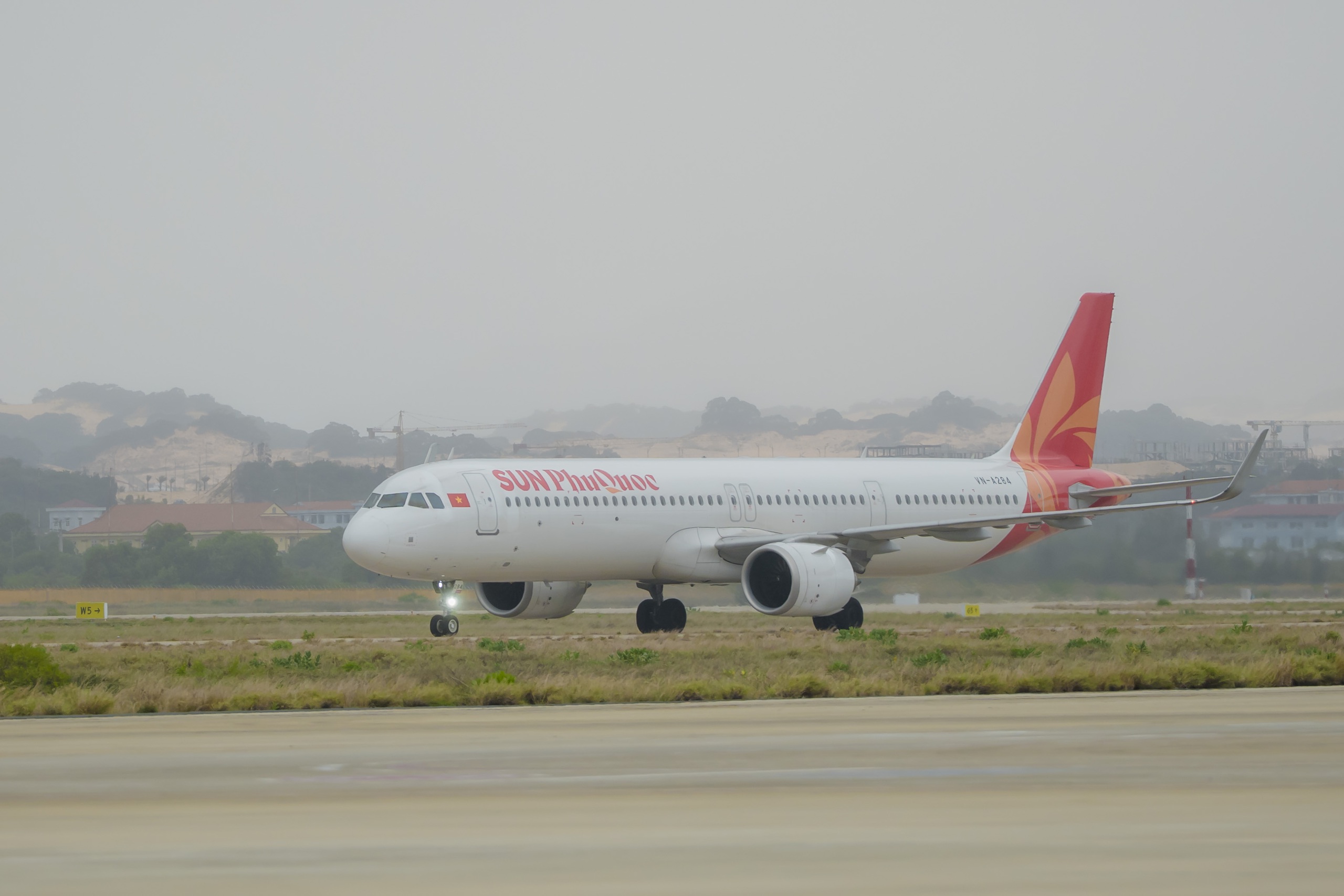 Hàng không, du lịch xoay trục ứng phó bão nhiên liệu với nhiều cách làm mới - Ảnh 4.