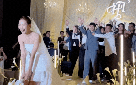 Hành động bất ngờ của Văn Toàn trong đám cưới MC Mù Tạt- Ảnh 1. Hành động bất ngờ của Văn Toàn trong đám cưới MC Mù Tạt- Ảnh 1.