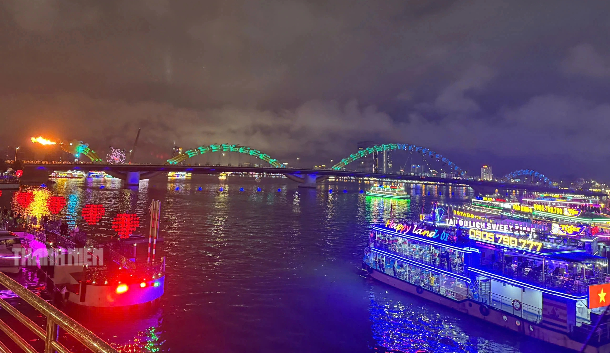 Đêm gala Tổ quốc bình yên hoành tráng trên sông Hàn dịp lễ 30 . 4 - Ảnh 3.