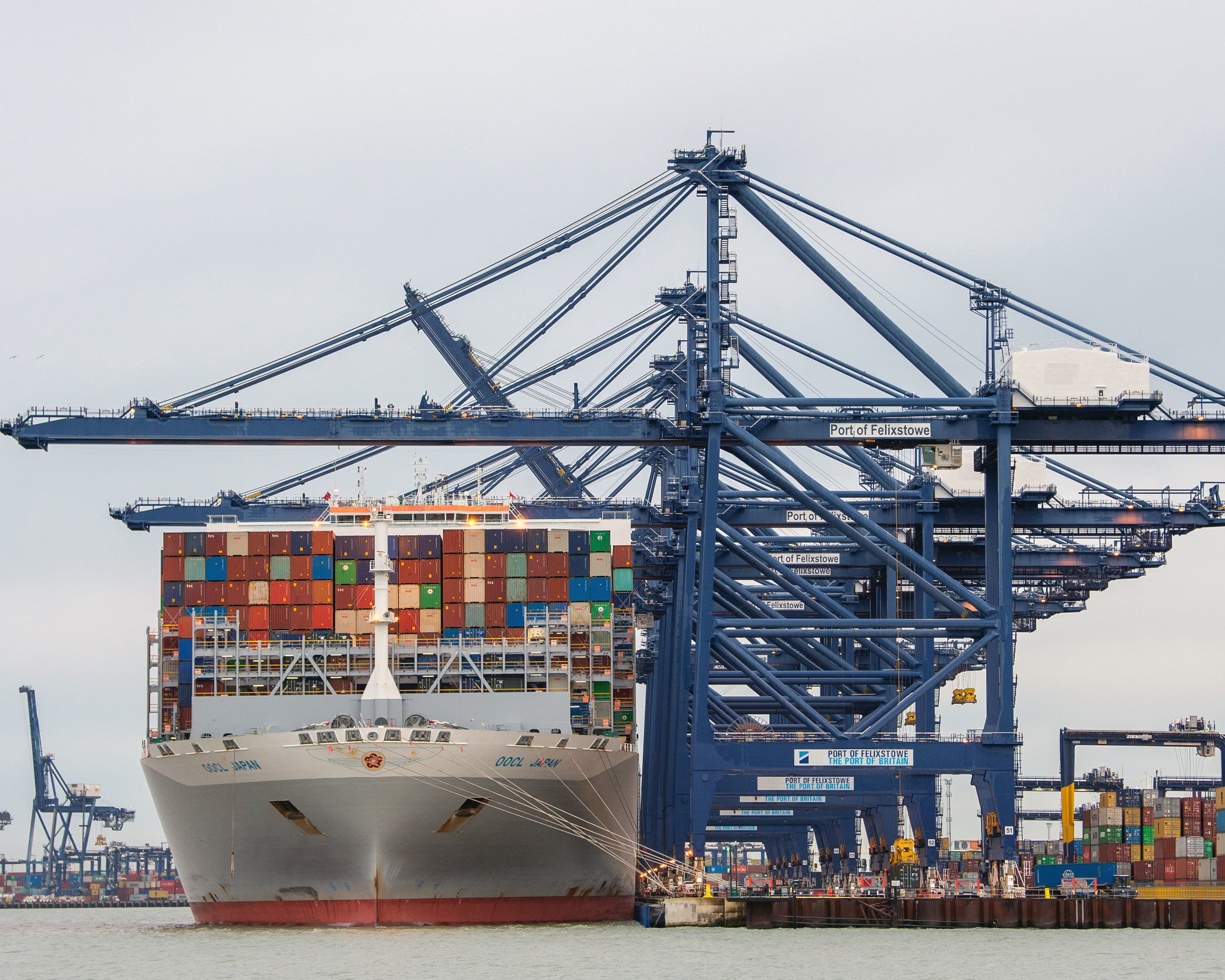 Hệ quả chiến sự Iran: Anh sắp hết thuốc, Hàn Quốc lo thiếu túi ni lông 1 Iran - Ảnh 1.