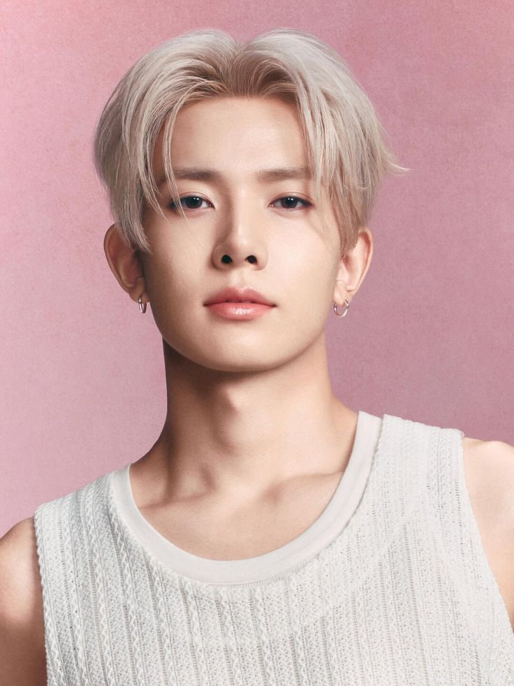 Mỹ nam khiến cả cõi mạng “khóc ròng”: Gương mặt đỉnh cao siêu thực, thông báo rời nhóm làm cả triệu người sửng sốt- Ảnh 1.