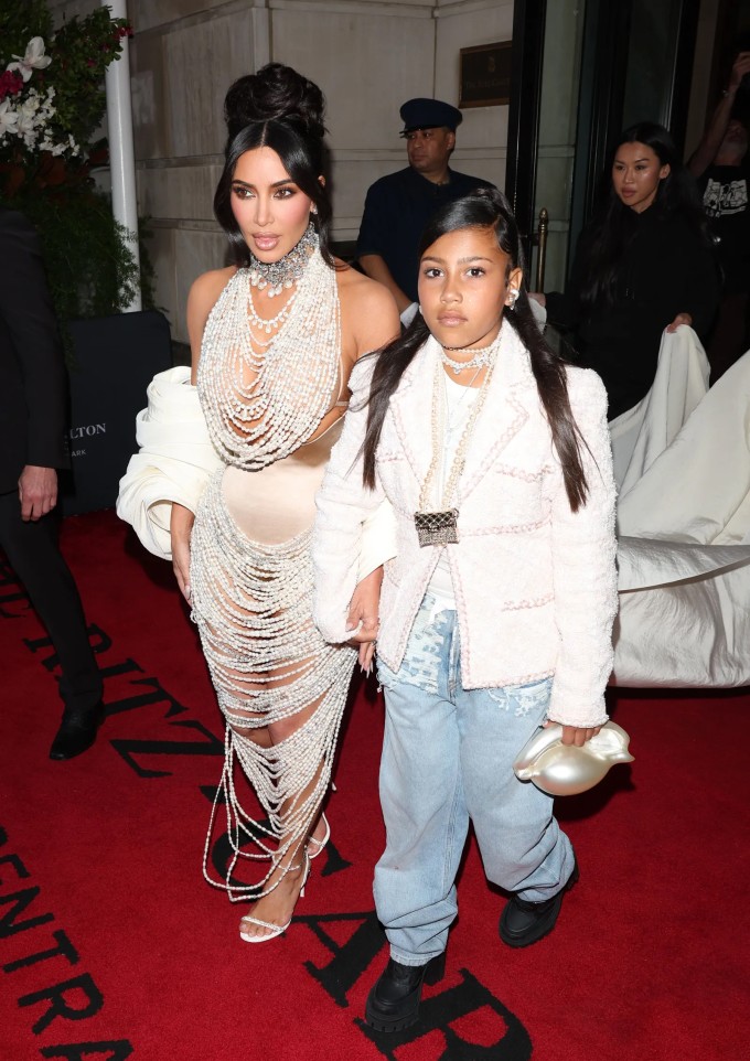 Kim Kardashian và con gái North West. Ảnh: GC