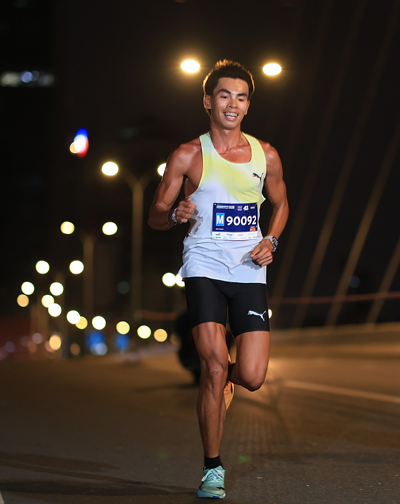 Hiện tượng marathon Huỳnh Anh Khôi - Ảnh 1.