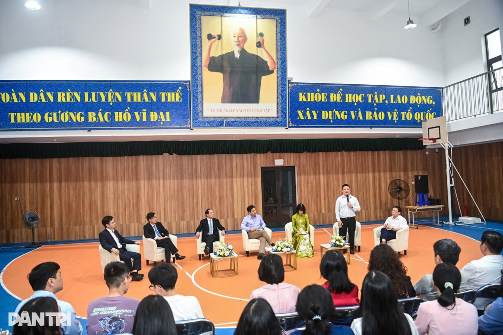 Hiệu trưởng chuyên Sư phạm: Con ôn thi chuyên, cha mẹ nên đi nhẹ, nói khẽ - 1