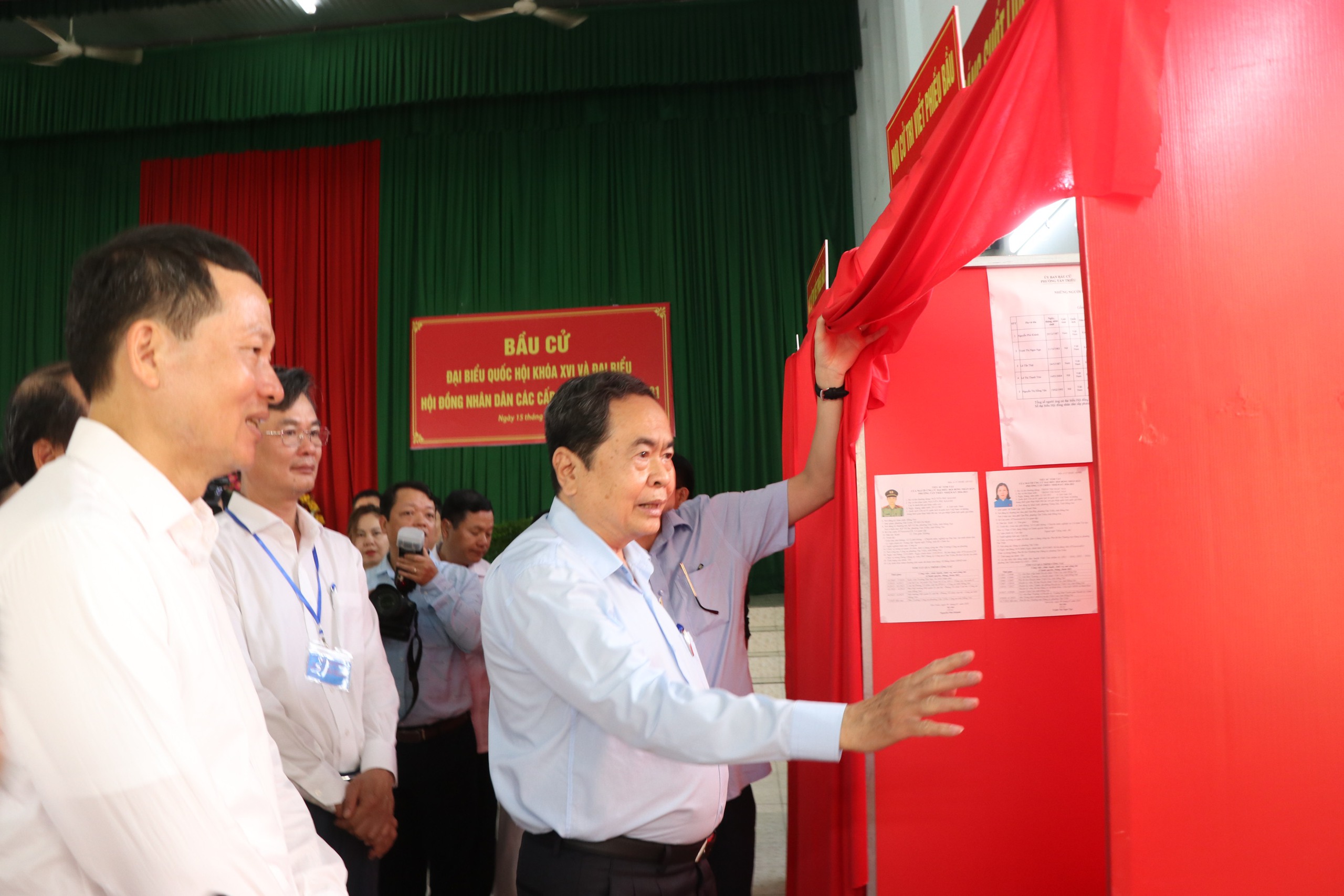 Chủ tịch Quốc hội Trần Thanh Mẫn kiểm tra công tác bầu cử tại Đồng Nai - Ảnh 2.