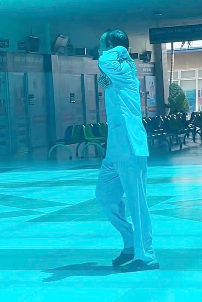 Hình ảnh ảnh mới của Hoài Linh tại bệnh viện, diện mạo khiến fan lo lắng
