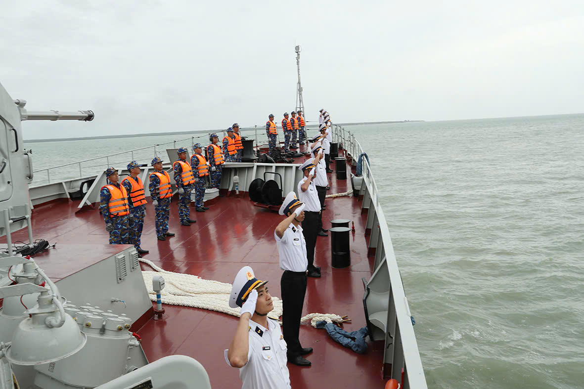 Tàu hộ vệ tên lửa 016 - Quang Trung cập cảng Úc tham gia Lễ duyệt binh 2026 - Ảnh 1.