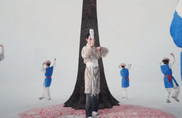 Hoà Minzy cũng không “cứu” được điểm yếu của nam ca sĩ Việt nhận đề cử đẹp nhất thế giới- Ảnh 1.