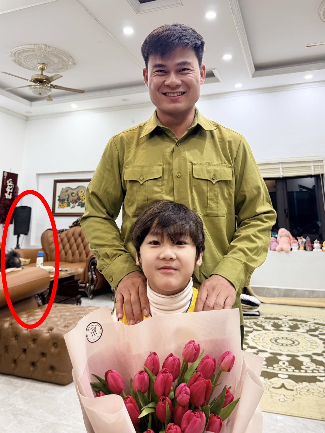 Hòa Minzy lên tiếng về hình ảnh bé gái xuất hiện trong bức ảnh chụp vội- Ảnh 1.