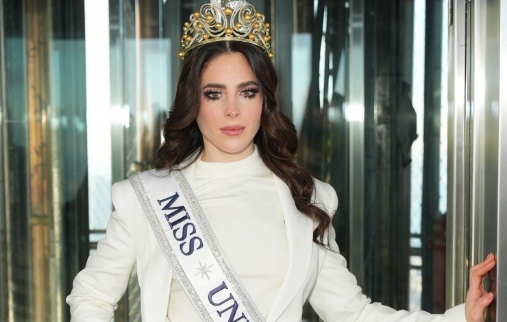 Fatima Bosch gây tranh cãi khi cãi tay đôi với fan.