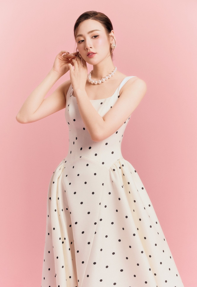 Họa tiết chấm bi trở lại ‘ngôi đầu’ xu hướng xuân hè 2026  - Ảnh 1.