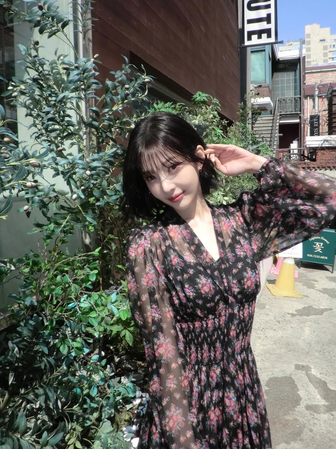 Họa tiết hoa điểm xuyết phong cách hè rực rỡ- Ảnh 1.