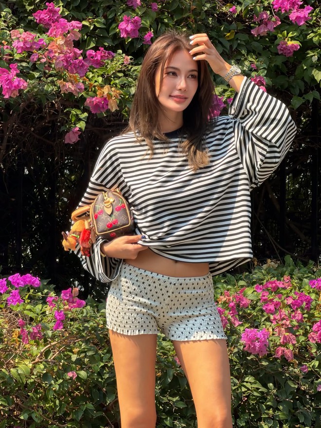 Họa tiết kẻ sọc ngang tạo điểm nhấn cuốn hút cho mọi bản phối- Ảnh 1.